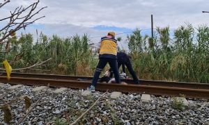TRENİN ÇARPTIĞI ŞAHIS HAYATINI KAYBETTİ