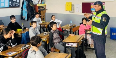 JANDARMA EKİPLERİ BİLGİLENDİRME ÇALIŞMALARINA DEVAM EDİYOR