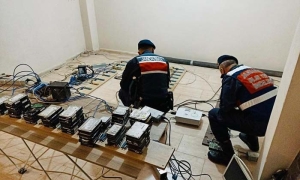 6 MİLYONLUK KRİPTO PARA ÜRETEN ŞÜPHELİ KUŞADASI'NDA YAKALANDI