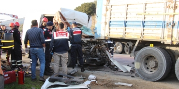 SAVCILIK, 452 METRE SONRA FARK EDİLEN FECİ KAZAYLA İLGİLİ SORUŞTURMA BAŞLATTI AYDIN'DA İKİ KİŞİNİN ÖLDÜĞÜ KAZADA ÖLENLERİN YAKINLARI GÖZYAŞLARINI TUTAMADI