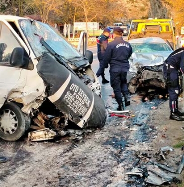 KAFA KAFAYA ÇARPIŞTILAR: 9 YARALI