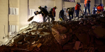 Kahramanmaraş merkezli depremlerde enkaz altında kalanları kurtarma çalışmaları sürüyor