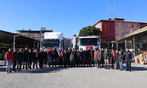 KARPUZLU'DA DEPREM BÖLGELERİ İÇİN TOPLANAN YARDIMLAR YOLA ÇIKTI