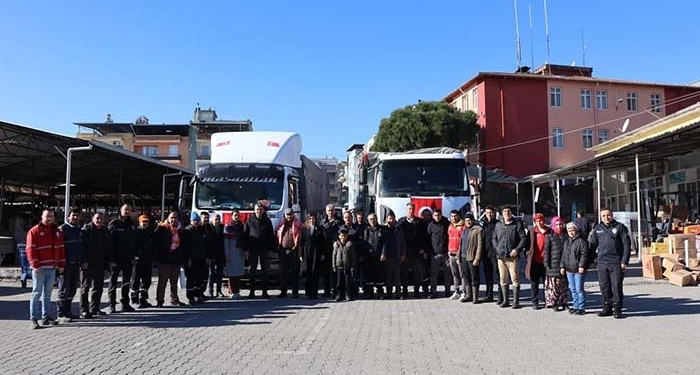 KARPUZLU'DA DEPREM BÖLGELERİ İÇİN TOPLANAN YARDIMLAR YOLA ÇIKTI