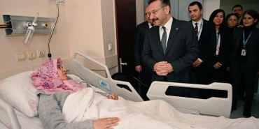 VALİ AKSOY, AYDIN'DA TEDAVİ GÖREN DEPREMZEDE VATANDAŞLARLA GÖRÜŞTÜ