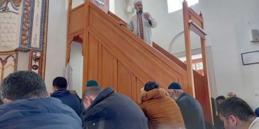 CUMA NAMAZI SONRASI GIYABİ CENAZE NAMAZI KILINDI HUTBEDE YARDIMLAŞMA ÇAĞRISI YAPILDI