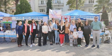 ÇİNE'DE DEPREMZEDE ÖĞRENCİLER İÇİN HAYIR PANAYIRI DÜZENLENDİ
