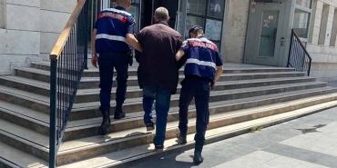 HAKKINDA 16 YIL HAPİS CEZASI BULUNAN ŞAHIS YAKALANDI JANDARMA EKİPLERİ ARANAN ŞAHISLARA GÖZ AÇTIRMIYOR