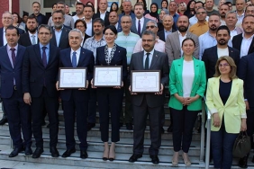 AK PARTİLİ VEKİLLER MAZBATALARINA KAVUŞTU