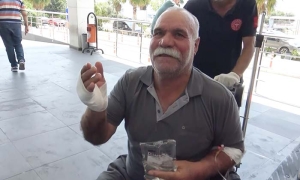 ACEMİ KASAP HASTANELİK OLDU: "DANA KESECEKTİK, KENDİMİZİ KESTİK" KİMİ ELİNİ KESTİ, KİMİ BACAĞINDAN YARALANDI