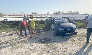 MADEN KAMYONU İLE OTOMOBİL ÇARPIŞTI: 1'İ AĞIR 3 YARALI