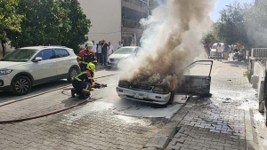 LPG'Lİ OTOMOBİL YANGINDA KÜLE DÖNDÜ İTFAİYE EKİPLERİNİN ZAMANINDA MÜDAHALESİ FACİAYI ÖNLEDİ