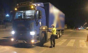 ÇİNE'DE KAMYONLAR DENETİMDEN GEÇTİ