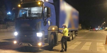 ÇİNE'DE KAMYONLAR DENETİMDEN GEÇTİ