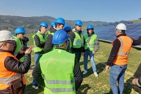 AYDIN'DA ÖĞRENCİLER GÜNEŞ ENERJİ SANTRALİNİ GEZDİ