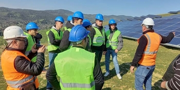 AYDIN'DA ÖĞRENCİLER GÜNEŞ ENERJİ SANTRALİNİ GEZDİ