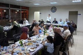 ÇİNE'DE ÇOCUKLAR İFTARDA BULUŞTU