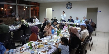 ÇİNE'DE ÇOCUKLAR İFTARDA BULUŞTU