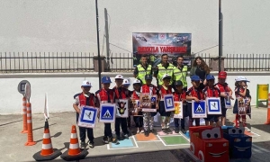 ÇİNELİ MİNİKLERE TRAFİK SEMİNERİ VERİLDİ