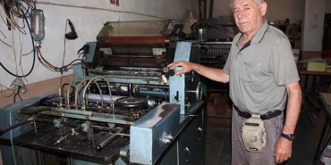 ASIRLIK MAKİNELER ÖKSÜZ KALDI EMEKTAR MATBAACI HAYATINI KAYBETTİ