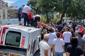 HASTA TAŞIYAN AMBULANS DEVRİLDİ: 4 YARALI