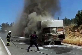 YATAĞAN'DA MERMER YÜKLÜ TIR YANGINI KORKUTTU