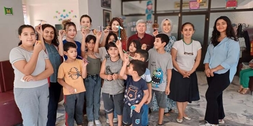 ÇİNE'DE ÇOCUKLAR OYUNCAKÇI DEDE İLE BULUŞTU