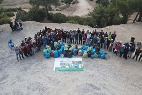 KAVŞİT YAYLASI'NDA ORMANLAR ÇÖPTEN ARINDIRILDI