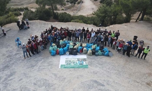 KAVŞİT YAYLASI'NDA ORMANLAR ÇÖPTEN ARINDIRILDI