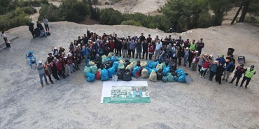 KAVŞİT YAYLASI'NDA ORMANLAR ÇÖPTEN ARINDIRILDI