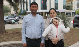 ÖZEL HASTANEDE OKSİJENSİZ KALDIĞI İDDİASIYLA SEREBRAL PALSİ TANISI KONAN KIZLARI İÇİN 'ADALET' ARIYORLAR 3 YILDIR DAVANIN BAŞLAMASINI BEKLİYORLAR