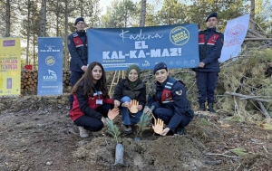 ÇİNE’DE FİDANLAR KADINA ŞİDDETE KARŞI TOPRAKLA BULUŞTU