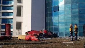 YOĞUN SİS NEDENİYLE BİNAYA ÇARPAN AMBULANS HELİKOPTER DÜŞTÜ: 4 ÖLÜ