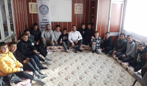 ÇİNE'DE GENÇ GÖNÜLLÜLER ÇOCUKLARLA BULUŞTU
