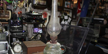 BİR ZAMANLAR HER EVİN VAZGEÇİLMEZİ OLAN GAZ LAMBALARI ŞİMDİ NOSTALJİ OLDU