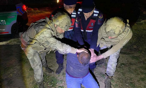 CİNAYET ZANLISI, FİLM GİBİ OPERASYONLA YAKALANDI JANDARMA TÜM ÇIKIŞLARI TUTTU, JİHA TESPİT ETTİ, YAKALANDI