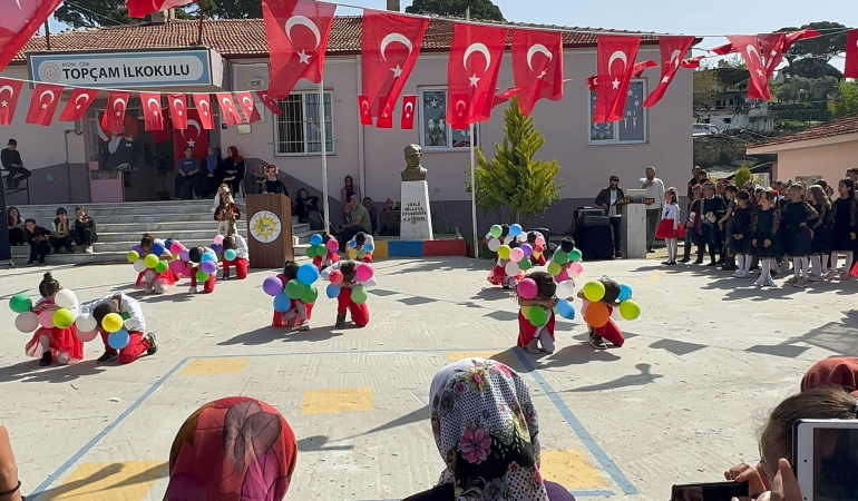Topçam Mahallesinde 23 Nisan coşkusu
