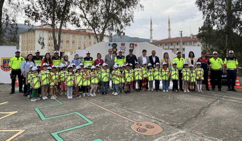 Çine’de Anaokulu öğrencilerine trafik eğitimi verildi