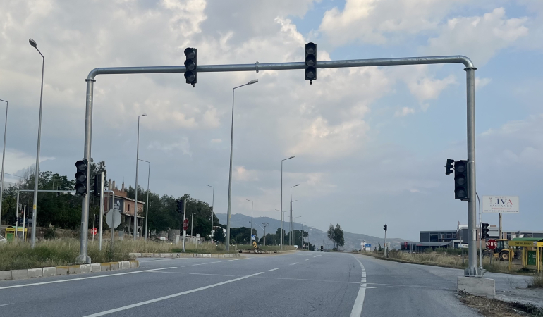 Çine’de devreye alınmayan trafik lambaları kazayı davetiye çıkarıyor