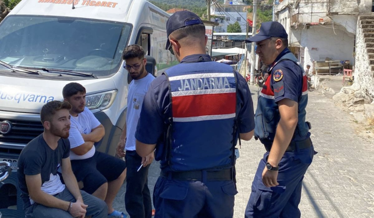 Jandarma vatandaşları bilgilendirdi
