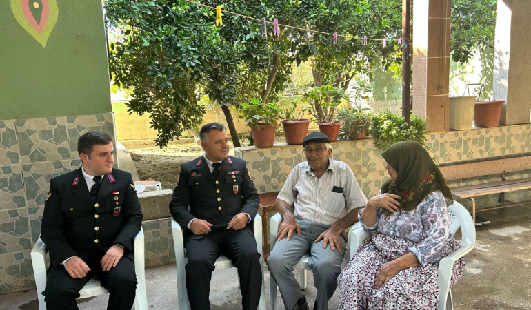 Jandarma şehit ailelerini unutmadı