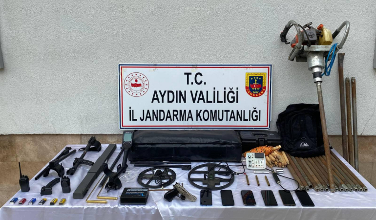 Kaçak kazı yapan şahısların evlerine operasyon