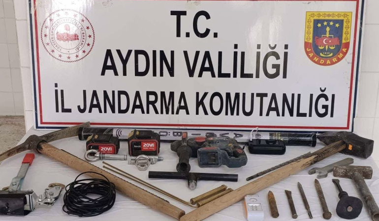 Çine’de kaçak kazıya jandarmadan suçüstü operasyon: 3 gözaltı