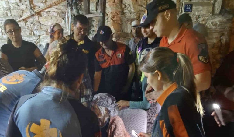 ALZHEİMER HASTASI YAŞLI KADIN EKİPLERİN ÇALIŞMASIYLA SAĞ BULUNDU